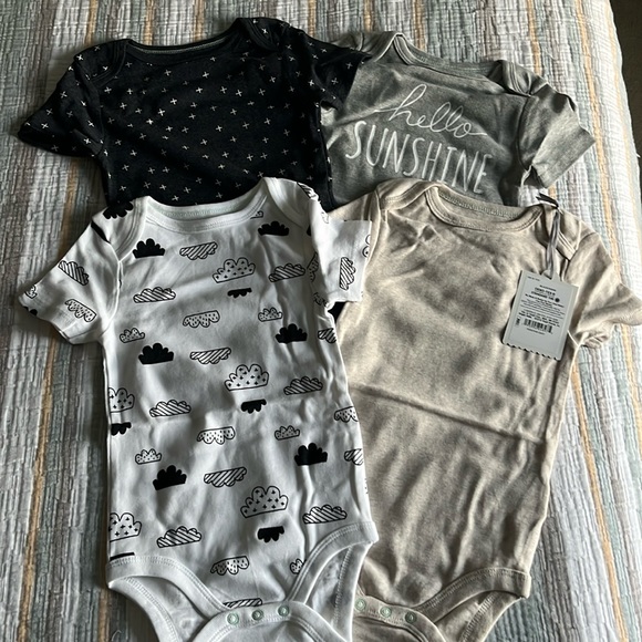 4 pack Cloud Island Short Sleeve Onesies Size 18M NWT - Picture 1 of 5